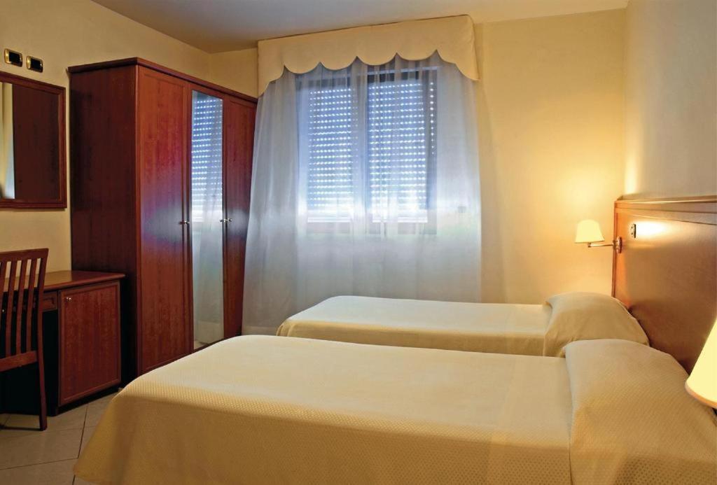 Hotel Jolly Модуньо Экстерьер фото