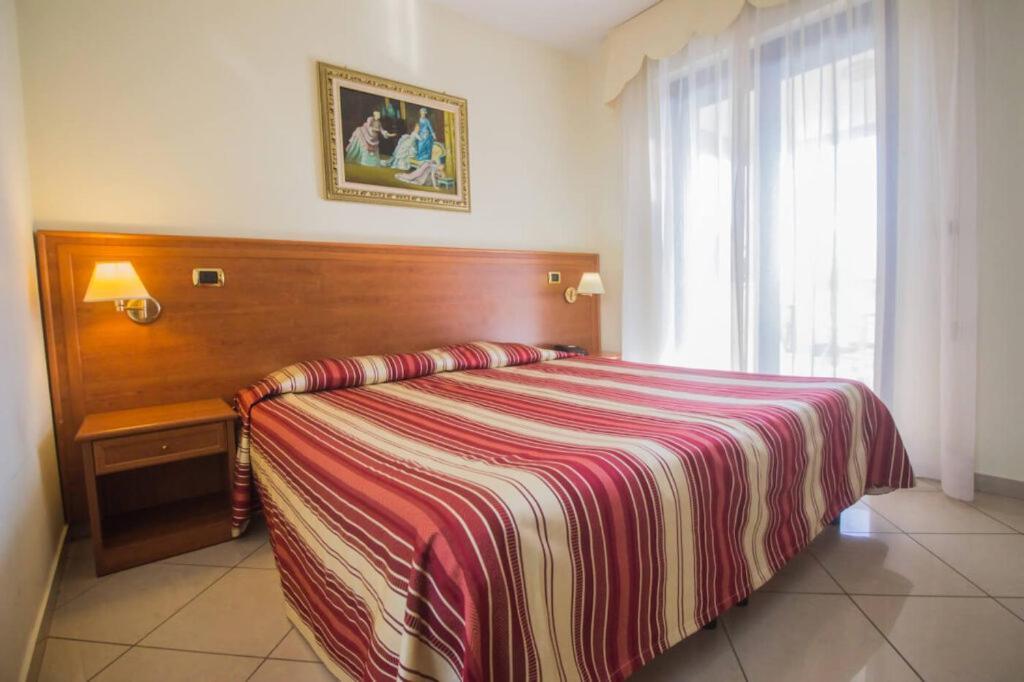 Hotel Jolly Модуньо Экстерьер фото