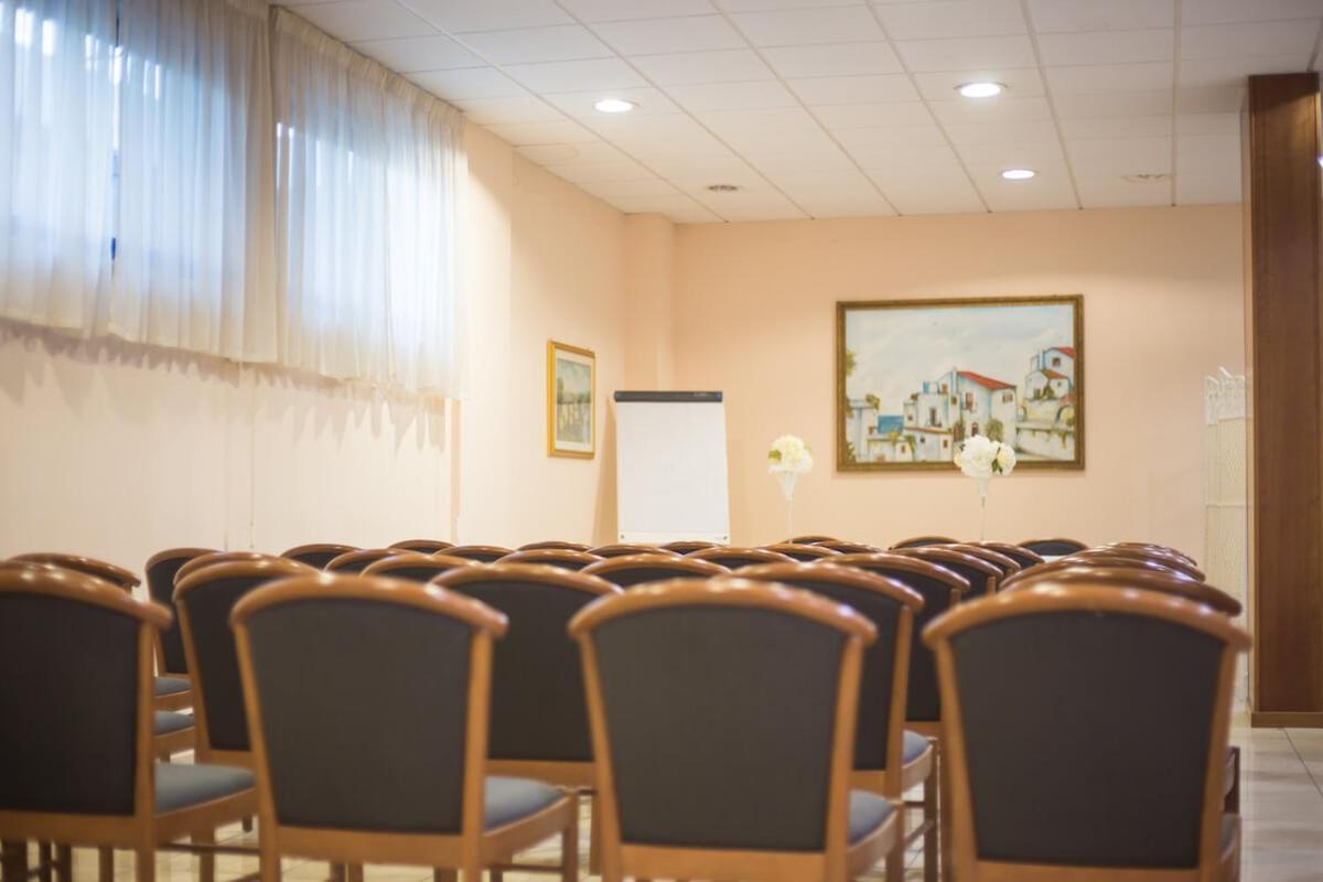 Hotel Jolly Модуньо Экстерьер фото